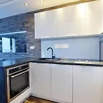 Avis - Wladyslawa 32 Gdynia