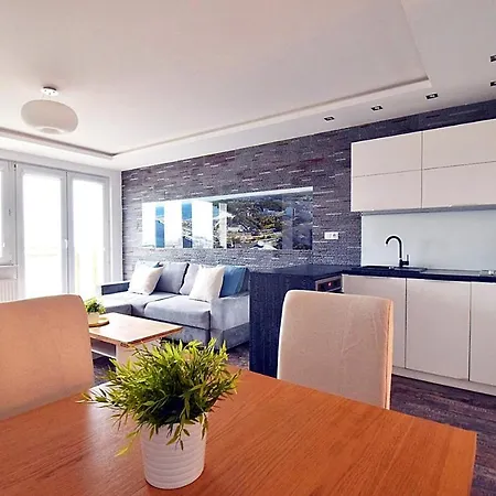 Avis - Władyslawa 32 * Gdynia