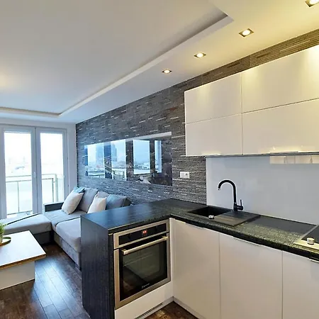 Avis - Władyslawa 32 *